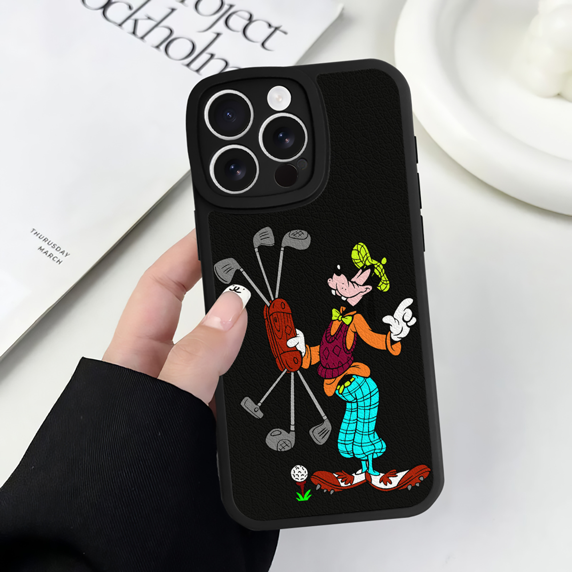 （画像用） ミッキーマウス Mickey Mouse 【iPhone 16シリーズ対応】シリコンスマホケース（レザー調） 材質：シリコン